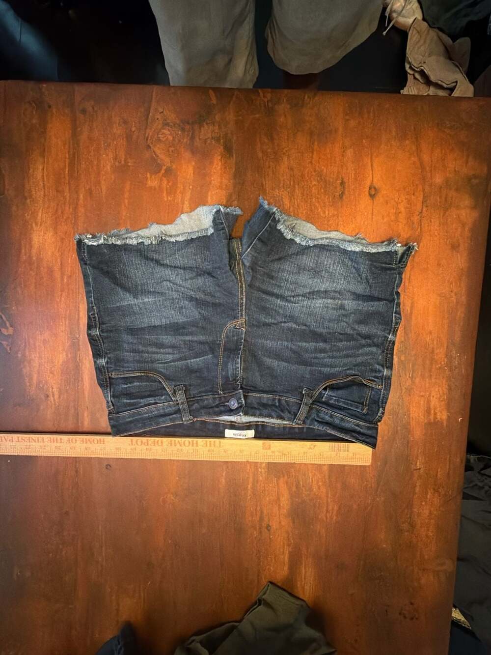 Kensie Jeans Raw Hem Denim Shorts Size 10/30